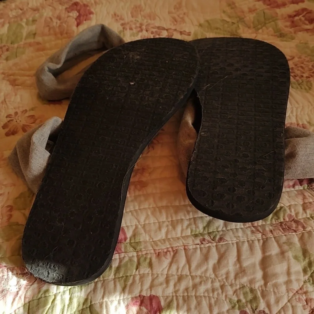 Sanuk Sandals. Like New.